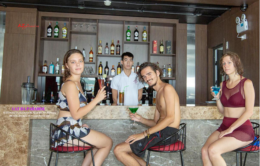 Kh&aacute;ch sạn Paradise C&aacute;t B&agrave;
