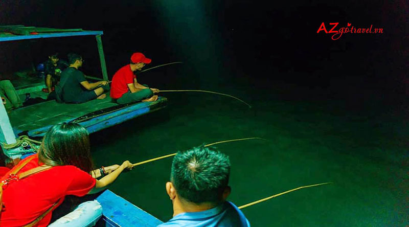 Giá của Tour câu mực đêm ở Hạ Long